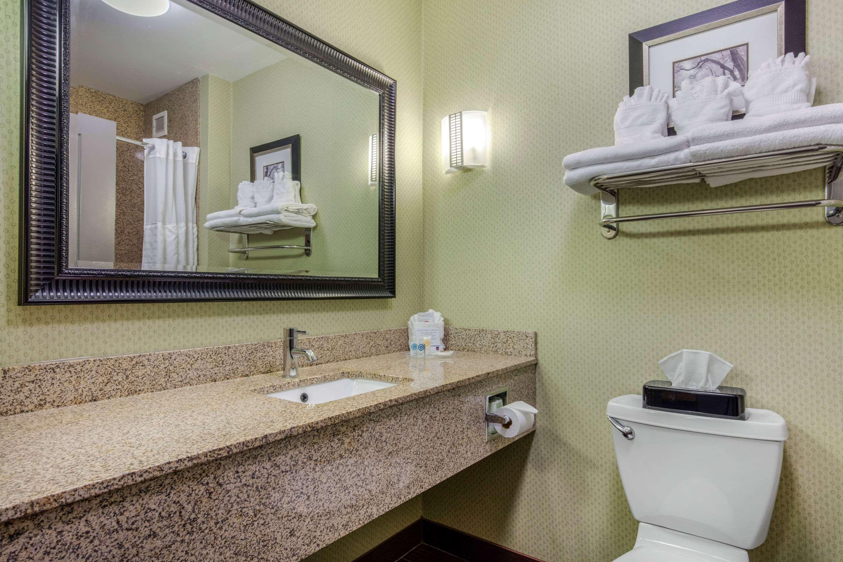 Comfort Suites Jackson I-40 Eksteriør billede